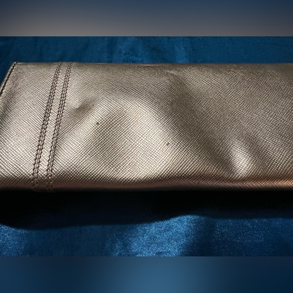 Prada Milano Gold Bow Wallet 🔥 - Picture 12 of 16